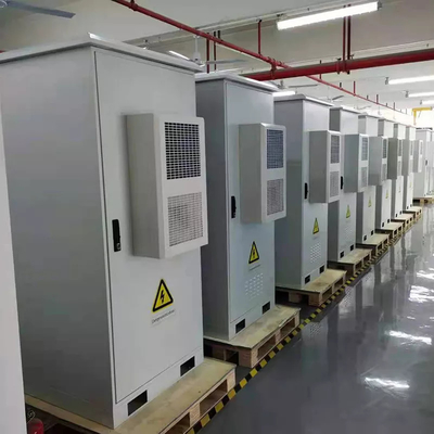 IP55 IP65 Kabinet Telekomunikasi Luar Ruangan Tahan Air OEM 18U 22U 32U