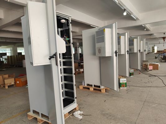 Sistem Tenaga Telekomunikasi Surya Buatan Khusus FP2 48V 36KW+12.8KW T3 Kabinet Telekomunikasi Luar Ruangan Surya