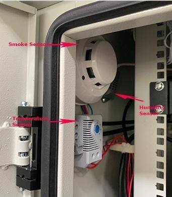 Baja Galvanis yang dibuat khusus, Tebal 1,5mm, 14U Kandang Kabinet Luar Ruangan Dengan AC 1500W Untuk Penyimpanan Baterai Stasiun Telekomunikasi