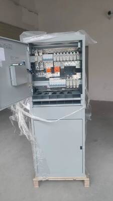 Vertiv NetSure 731 CC2-X2 48V 600A 36kW DC Sistem Daya Kabinet Penyearah Telekomunikasi untuk Stasiun Pangkalan