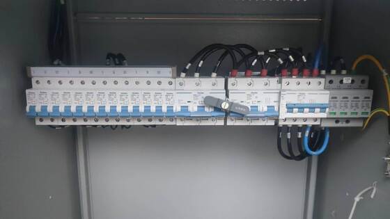 Vertiv NetSure 731 CC2-X2 48V 600A 36kW DC Sistem Daya Kabinet Penyearah Telekomunikasi untuk Stasiun Pangkalan